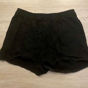 Susinaa Black Relaxed Shorts Size M